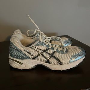 ASICS Gel Oberon barley worn womens like new